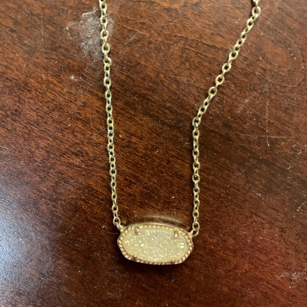 Kendra Scott necklace